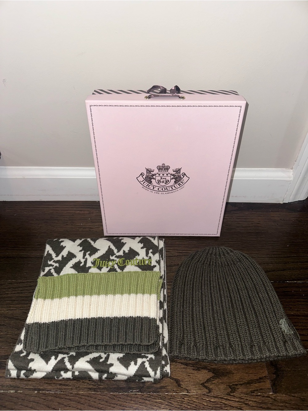 Juicy Couture Scarf and Beanie Set - Olive Green & Cream
